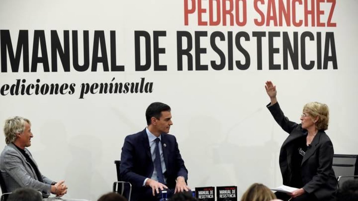 El leonés Jesús Calleja, el presidente Pedro Sánchez y la periodista Mercedes Milá,