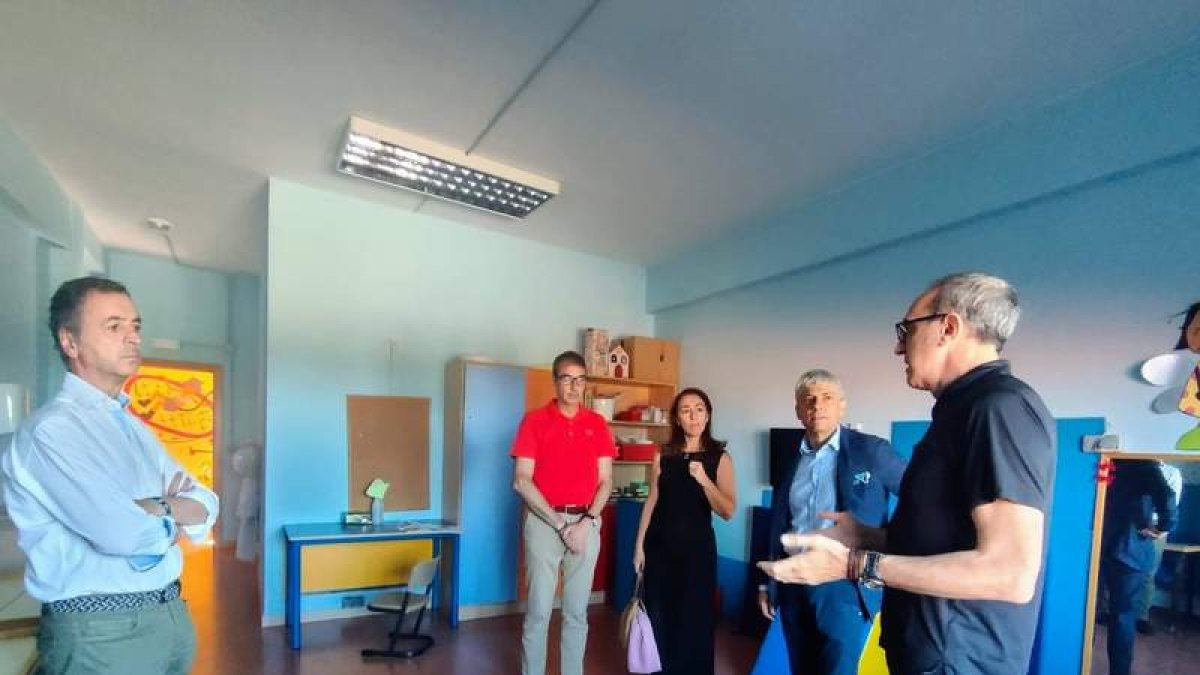 Eduardo Diego, segundo por la derecha, en Aspace León. DL