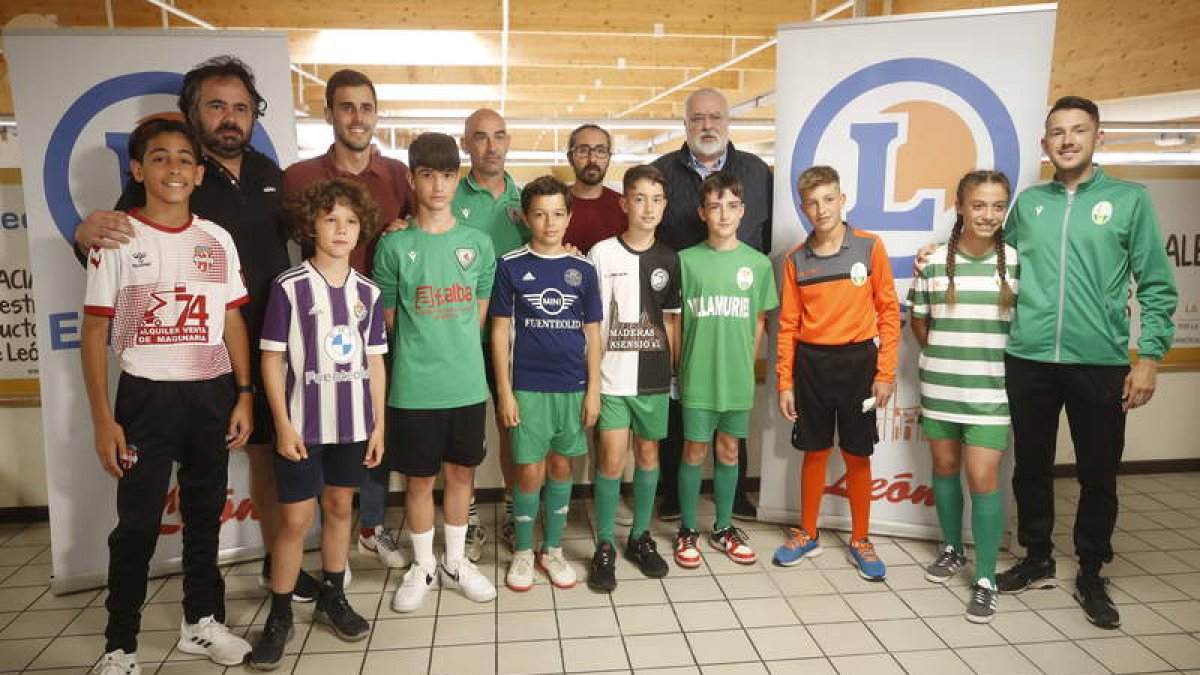Un momento del acto de presentación del torneo realizado ayer en el Hipermercado E. Leclrec. RAMIRO