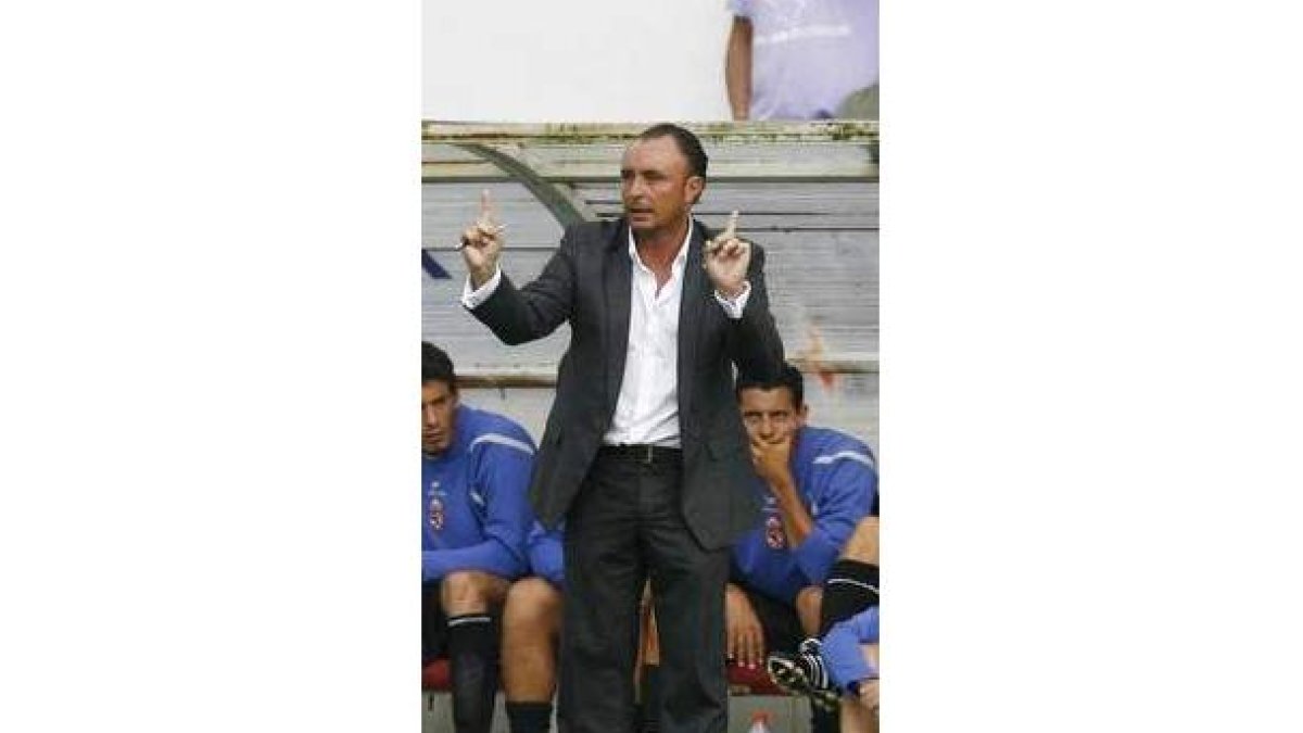 El entrenador leonés, Yosu Uribe, sufrió durante todo el partido.