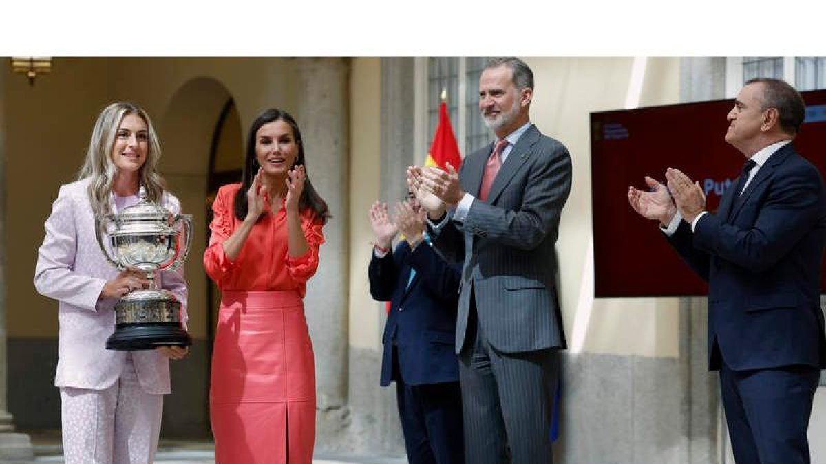Alexia Putellas recibió su galardón como la mejor deportista española junto a Rahm de 2021. MOYA