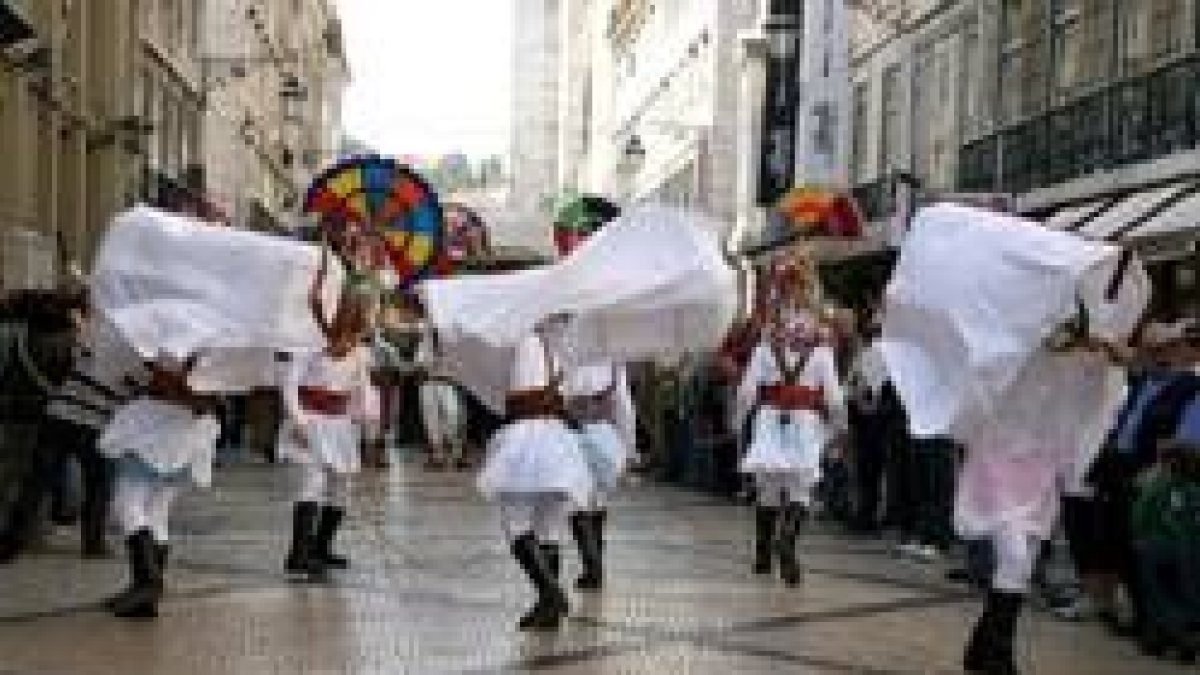 Los toros y los guirrios de Velilla de la Reina hicieron de las suyas en las calles de Lisboa