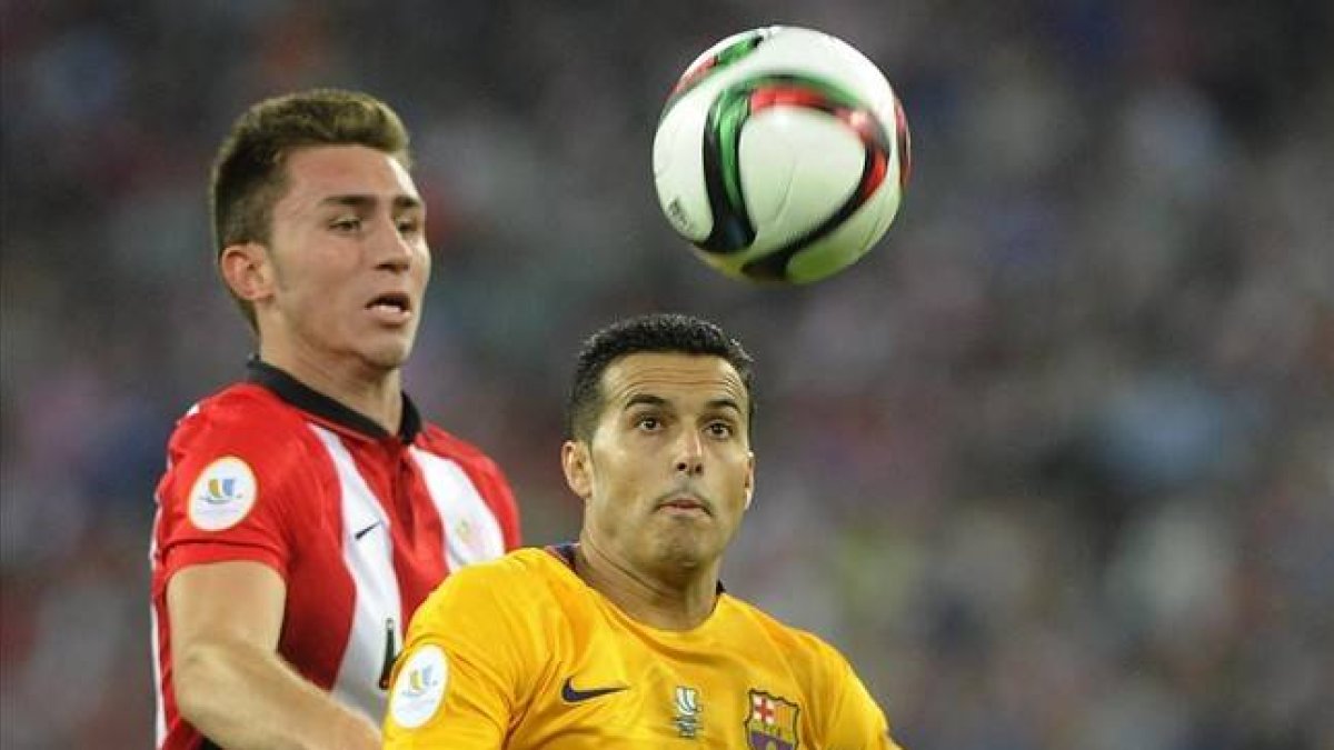 El azulgrana Pedro, en una jugada del partido disputado en Bilbao.