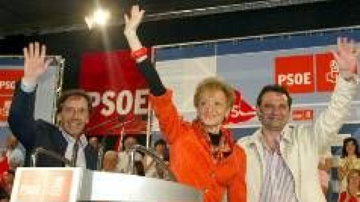 Villalba, Fernández de la Vega y Arahuetes, en el mitin socialista de Segovia
