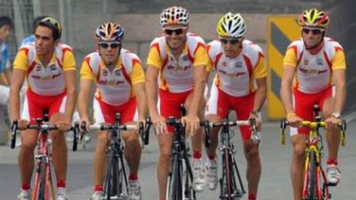 Alberto Contador, Samuel Sánchez, Óscar Freire, Carlos Sastre y Alejandro Valverde, con España.