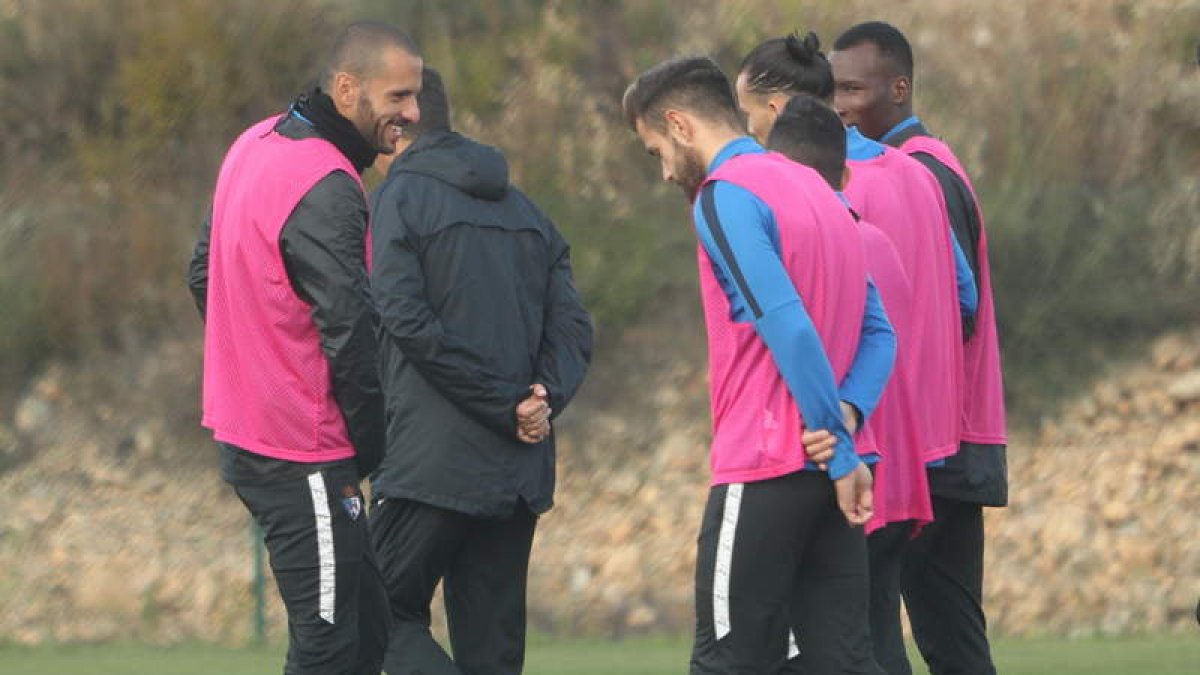 La vuelta de Yuri es la única buena noticia para la Deportiva de cara al partido de hoy ante el Navalcarnero. L. DE LA MATA