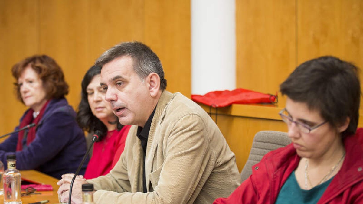 Los cuatro concejales de IU en el último Pleno. FERNANDO OTERO