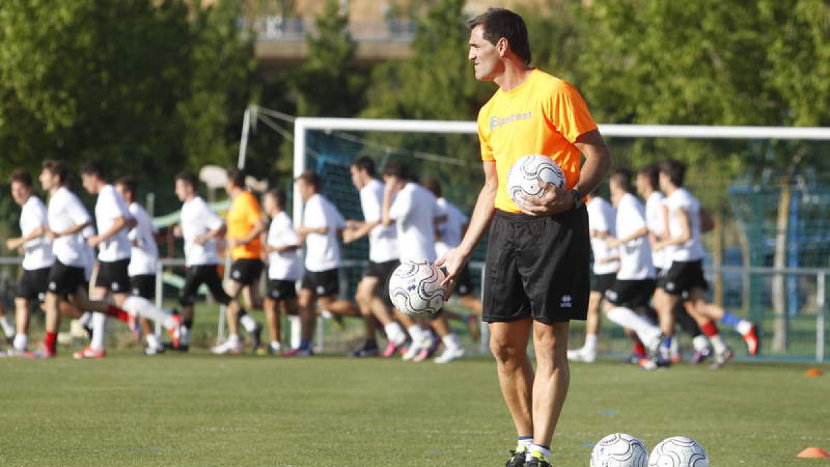 Paulino dirigió ayer su primer entrenamiento con el Puente.