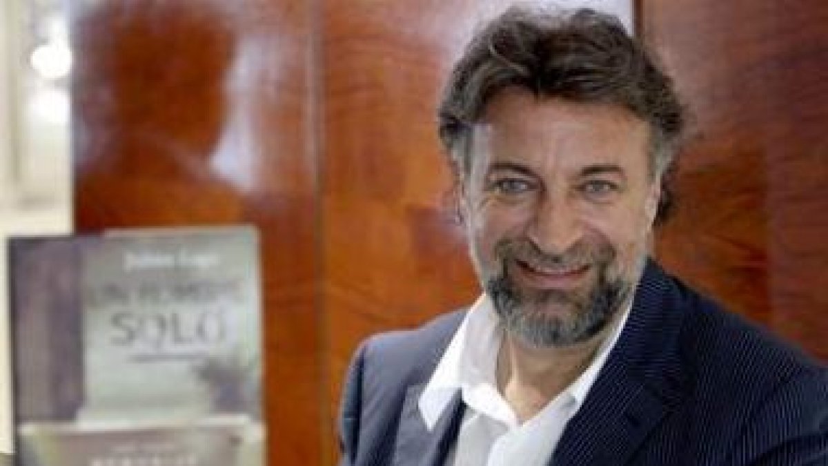 Foto de archivo del periodista Julian Lago, fallecido la pasada madrugada.