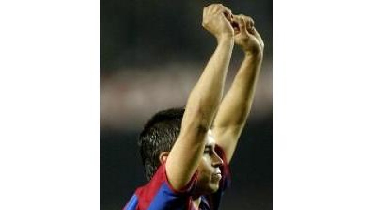 Saviola celebra el primer gol, que luego a la postre no sirvió de nada