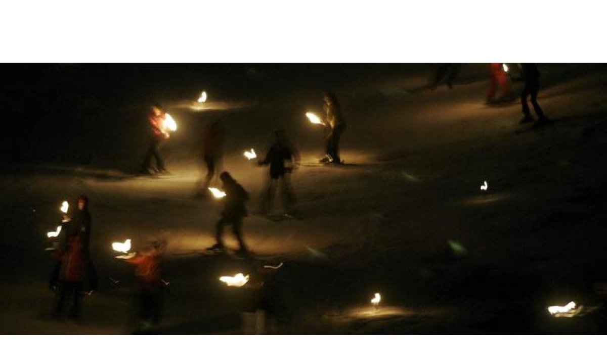 La bajada de antorchas es uno de los momentos clave en el calendario de actividades de la Montaña Oriental.
