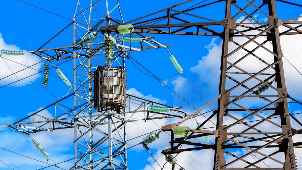 El precio medio de la luz en lo que va de abril se sitúa en los 58,79 eurosMWh, más de tres veces inferior a los 213 eurosMWh que registró en el mismo mes del año pasado. DMITRIY/PIXABAY