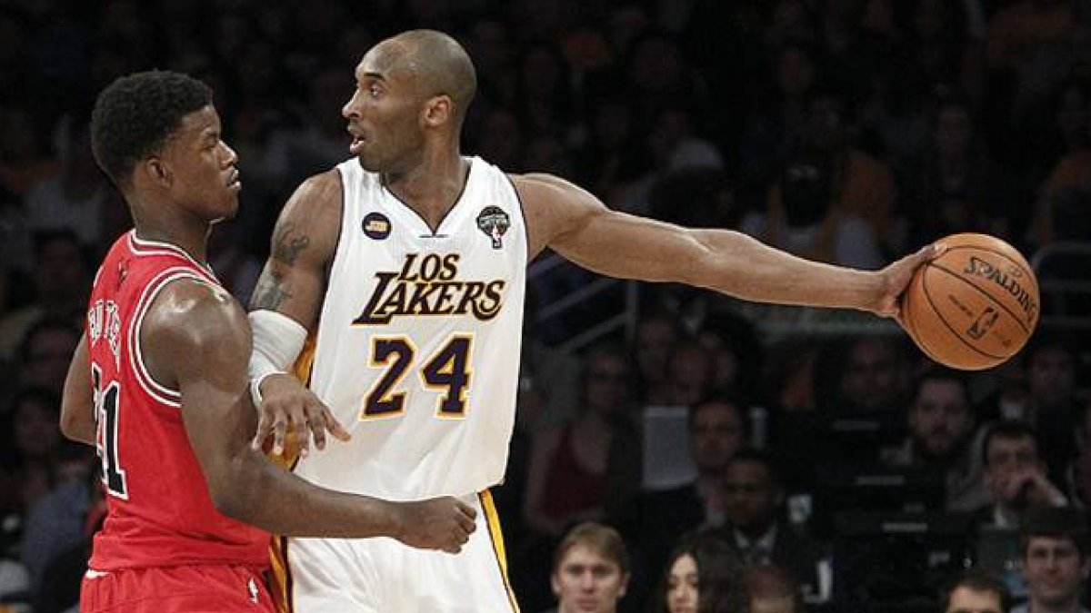 Kobe Bryant y Jimmy Butler, durante el partido.