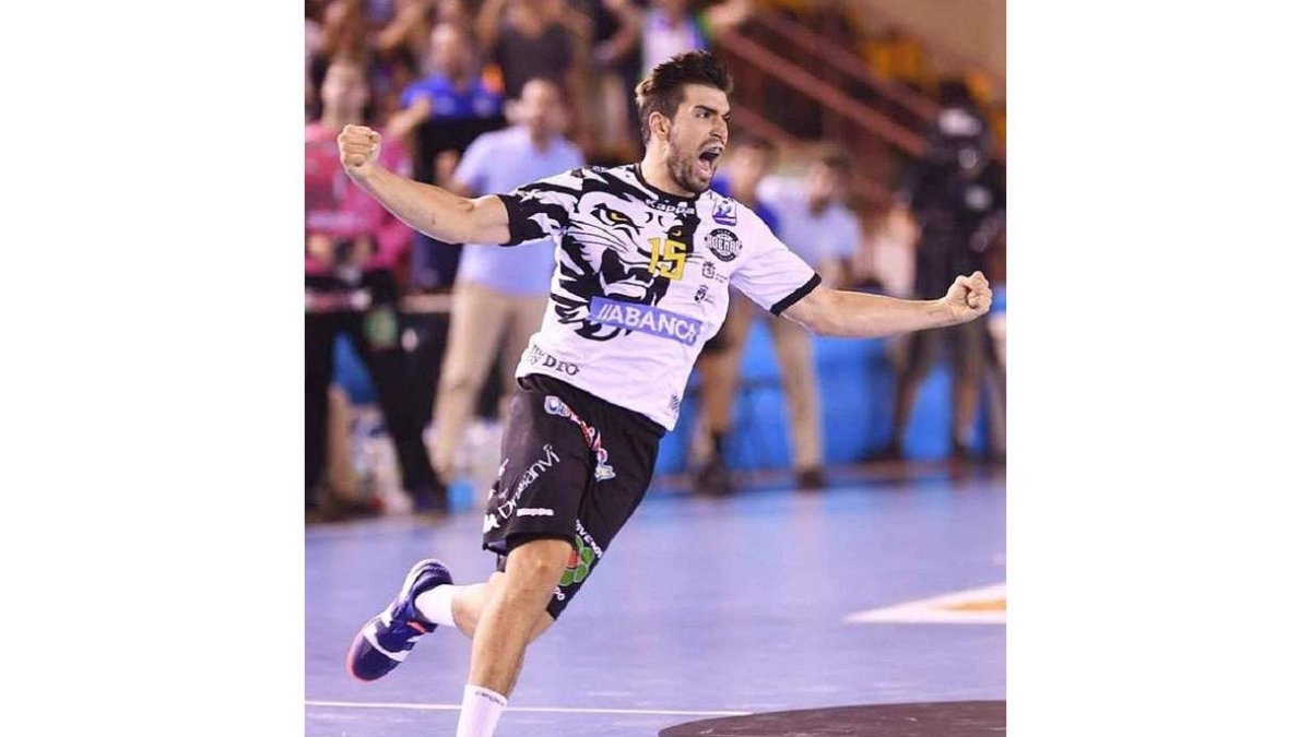 Juanjo Fernández se lesionó el hombro izquierdo en el partido frente a Granollers. TWITTER J. FERNÁNDEZ