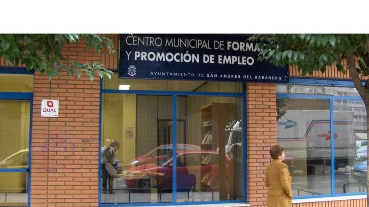 Fachada del Centro Municipal de Formación y Empleo de San Andrés del Rabanedo.