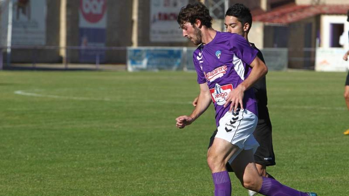 El equipo bañezano se vio superado por el Mirandés B y perdió su condición de invicto
