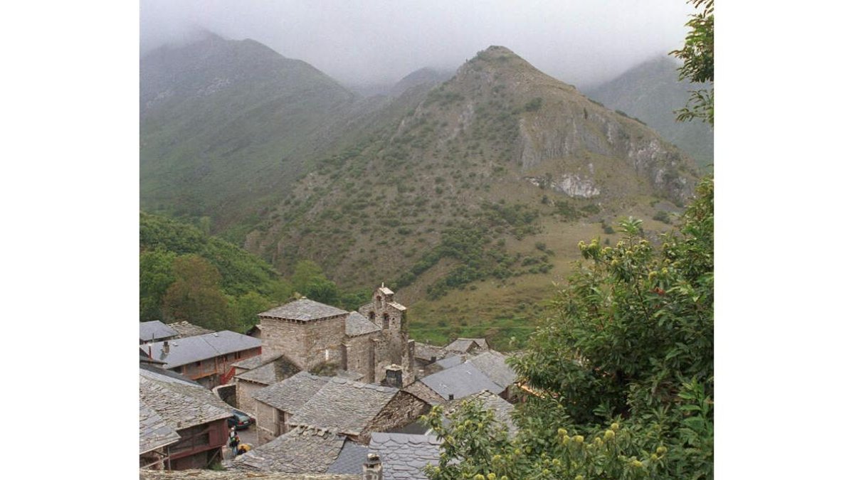 El Valle del Silencio y la iglesia de Peñalba, corazón de La Tebaida. L. DE LA MATA