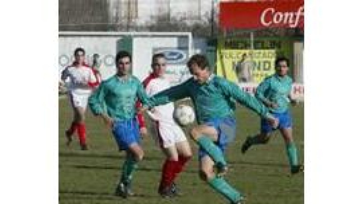 El Astorga, en la foto Alberto, dominó en el juego, y eso le llevó al triunfo