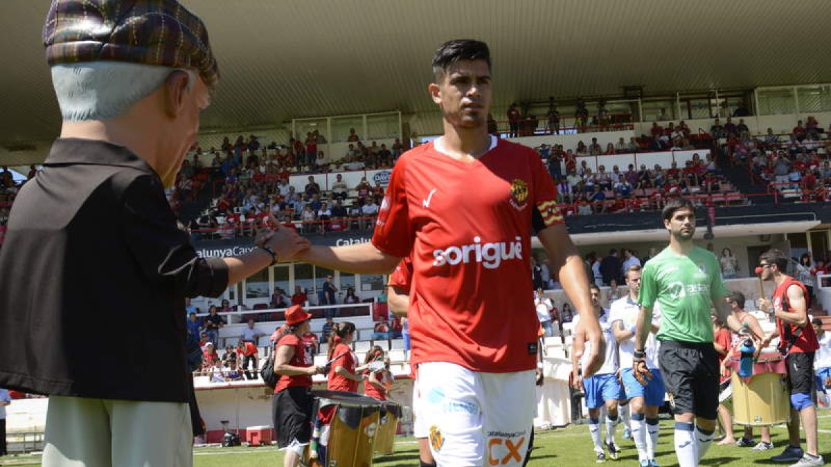 Xisco Campos era el capitán del equipo tarraconense, en el que llevaba enrolado las seis últimas temporadas. L. DE LA MATA