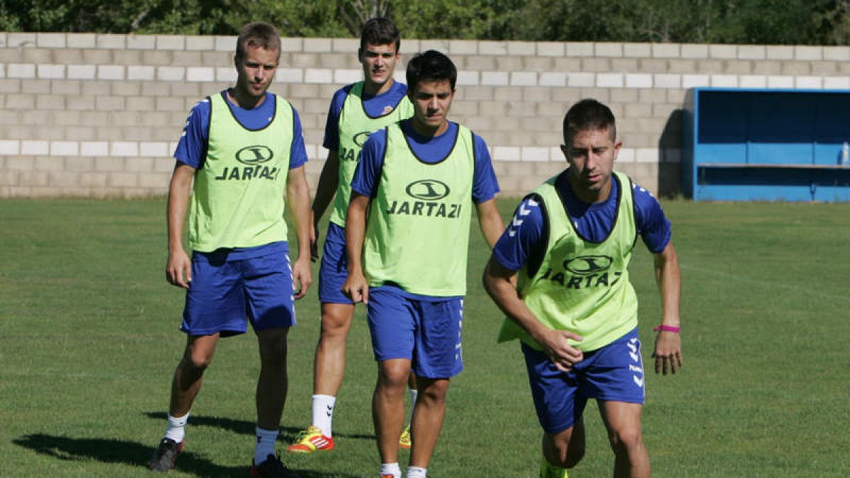 La Cultural, en primer plano Lomas, está segura de sumar los tres puntos ante el Compostela.