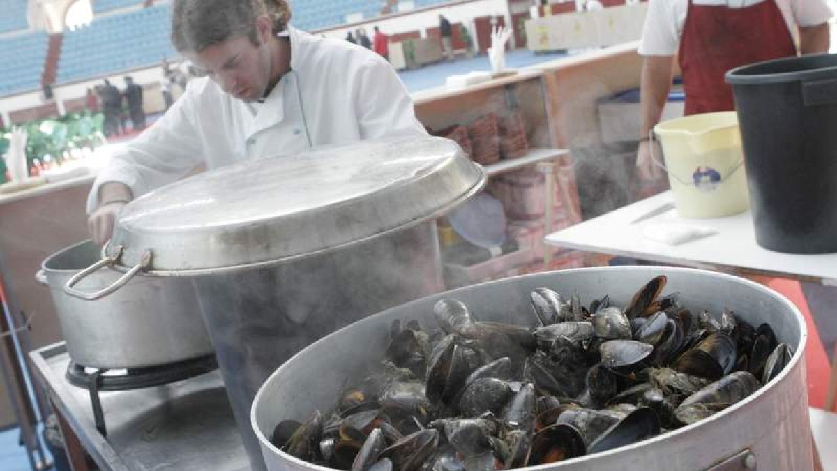 El aprovechamiento de las conchas y otros residuos del mejillón se plantea sobre todo para conserveras. RAMIRO