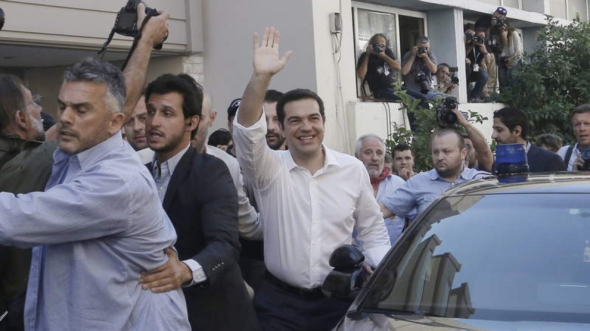 El primer ministro griego Tsipras alcanzó en las urnas un respaldo mayor al esperado según los sondeos.