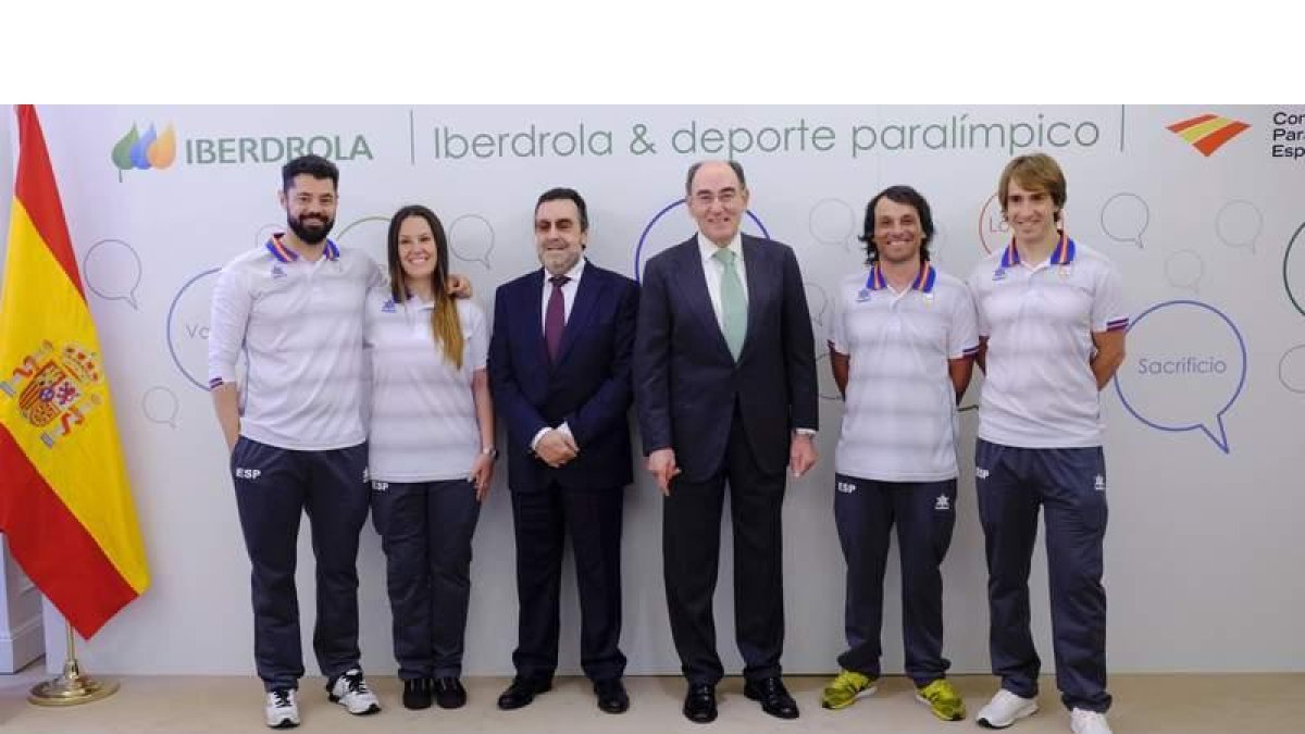 El presidente de Iberdrola, Ignacio Galán, recibió a los deportistas. DL