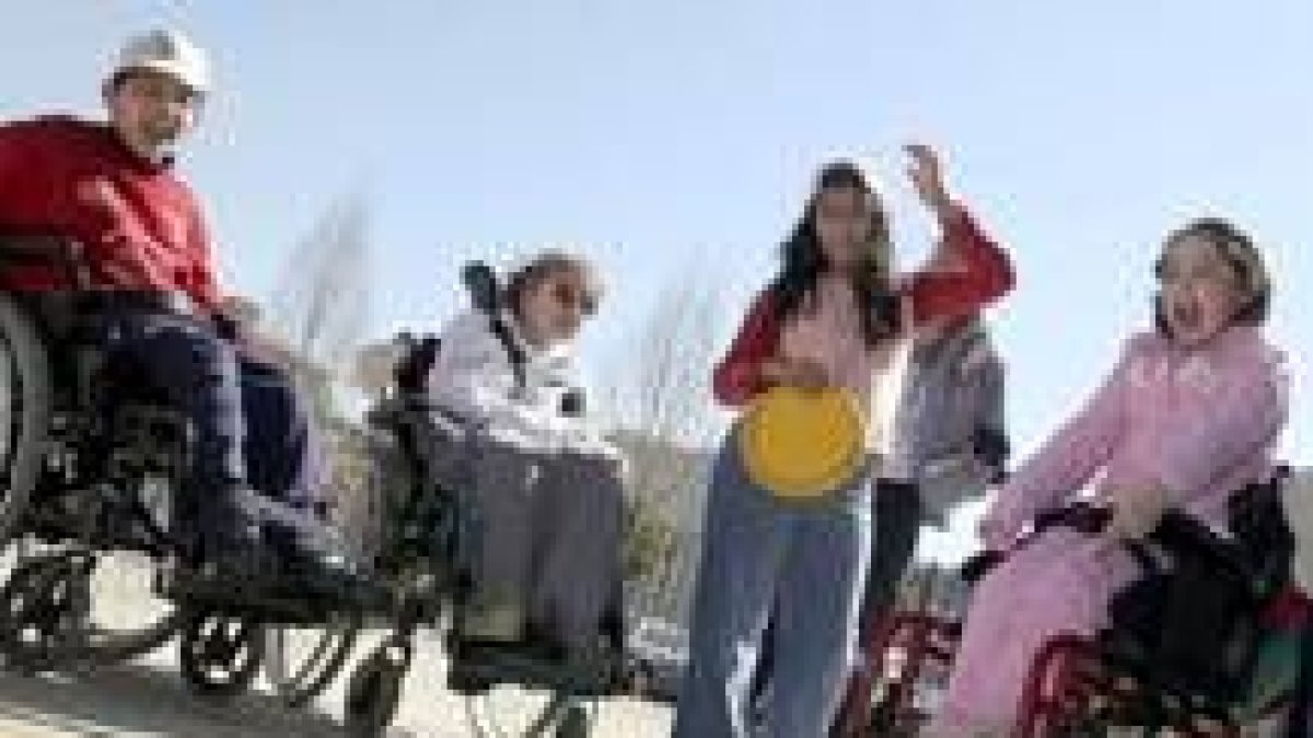 Los juegos programados por los responsables de la asociación entretuvieron a los niños por la mañana