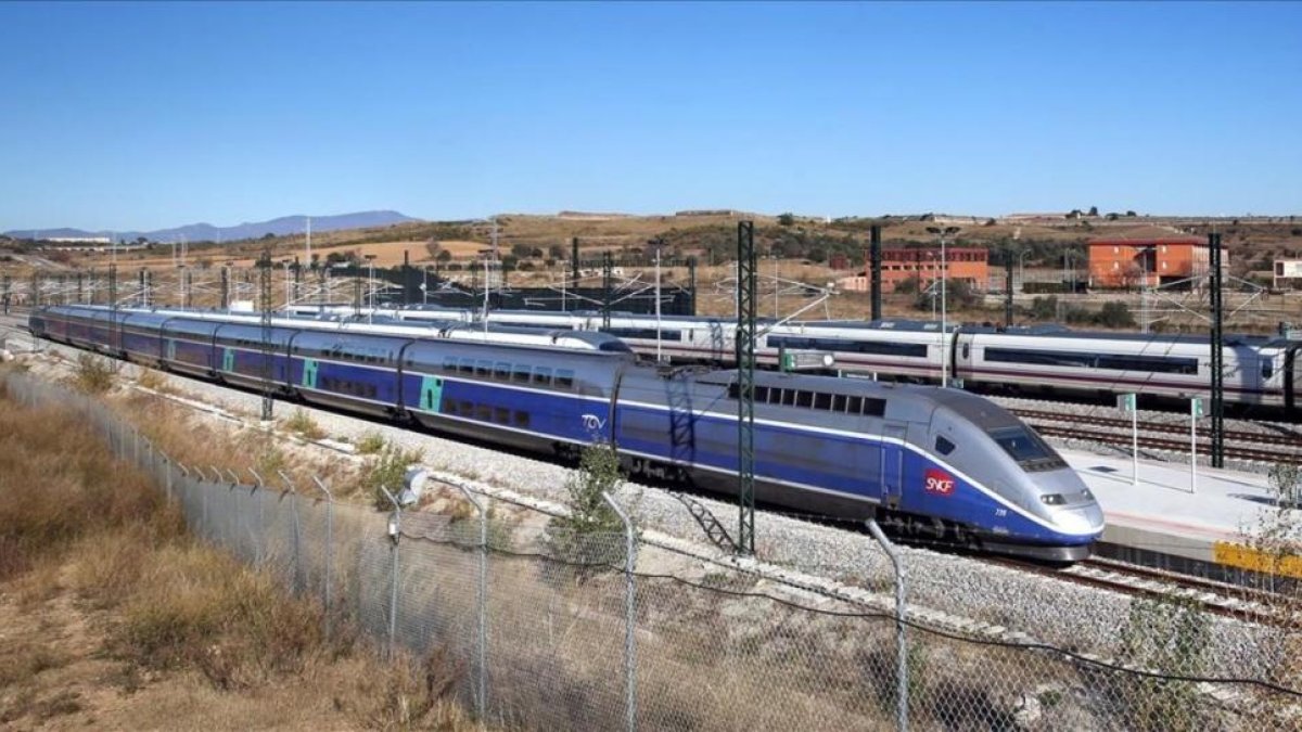 El primer TGV que llegó a España procedente de París, en diciembre del 2013.