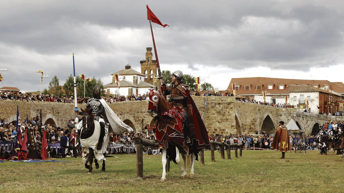 La batalla de don Suero se recrea a los pies del majestuoso Passo Honroso. MARCIANO PÉREZ