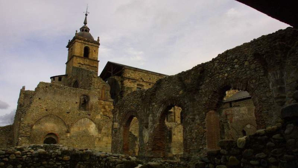 Monasterio de Santa María de Carracedo, uno de los emblemas cistercienses enclavados en la provincia de León.