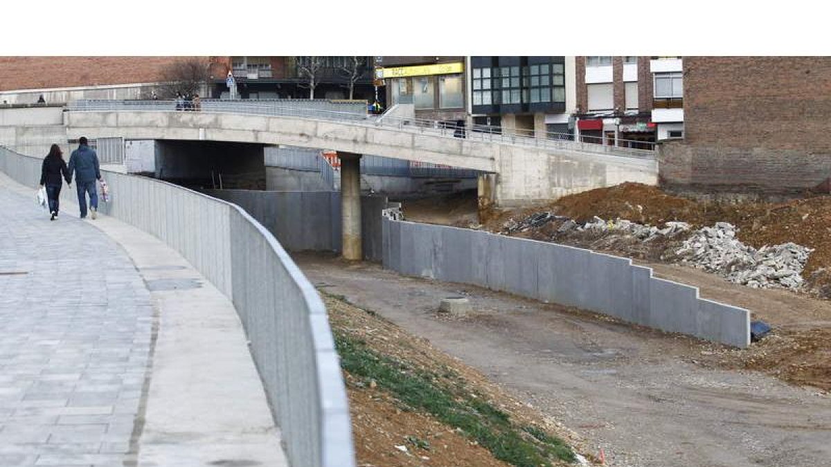 El sector de la estación quedará sin desarrollar, con poco más que la vía, si Feve no cumple con sus compromisos.