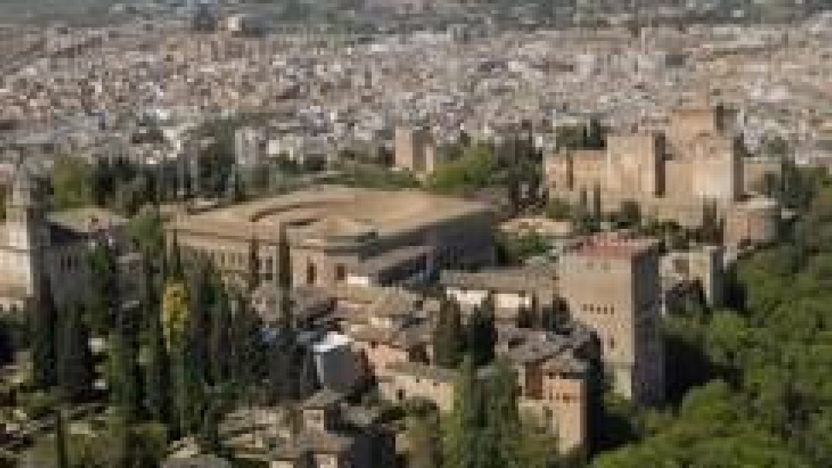 Imagen aérea del conjunto de la Alhambra