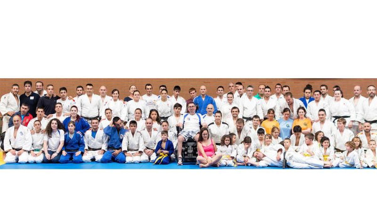 Fernando Mogena arropado por los judo, en la entrega de premios y un gran combate de Álex.