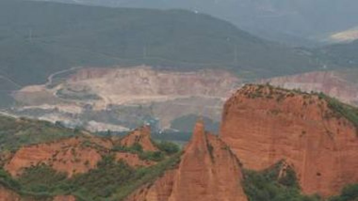 El director general de Patrimonio reconoce que la cantera perjudica a la belleza del paisaje de Las