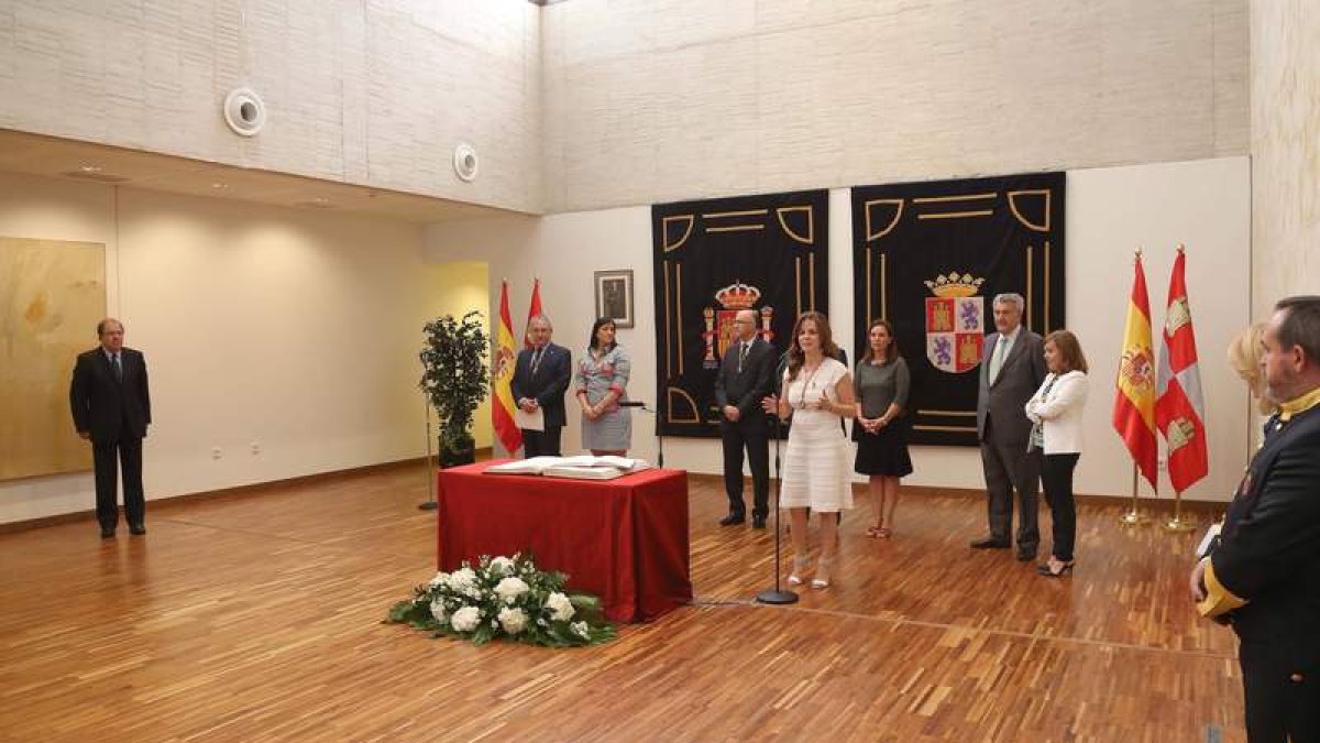 El acto tuvo lugar en la sede de las Cortes.