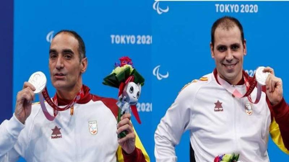 Miguel Luque y Toni Ponce con sus medallas de plata. DL