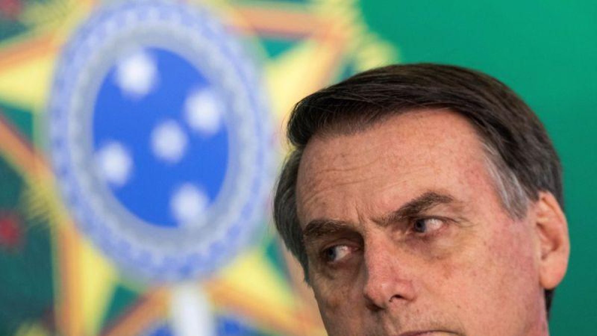 El presidente electo de Brasil, Jair Bolsonaro, y el actual mandatario Michel Temer fuera de cuadro ofrecen una declaracion conjunta en el Palacio del Planalto sede del Gobierno.