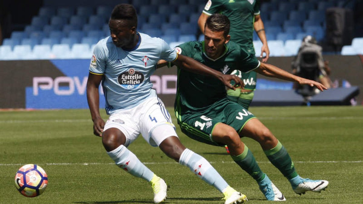 El Celta ofreció ante el Betis una de sus peores versiones de toda la temporada. SALVADOR SAS