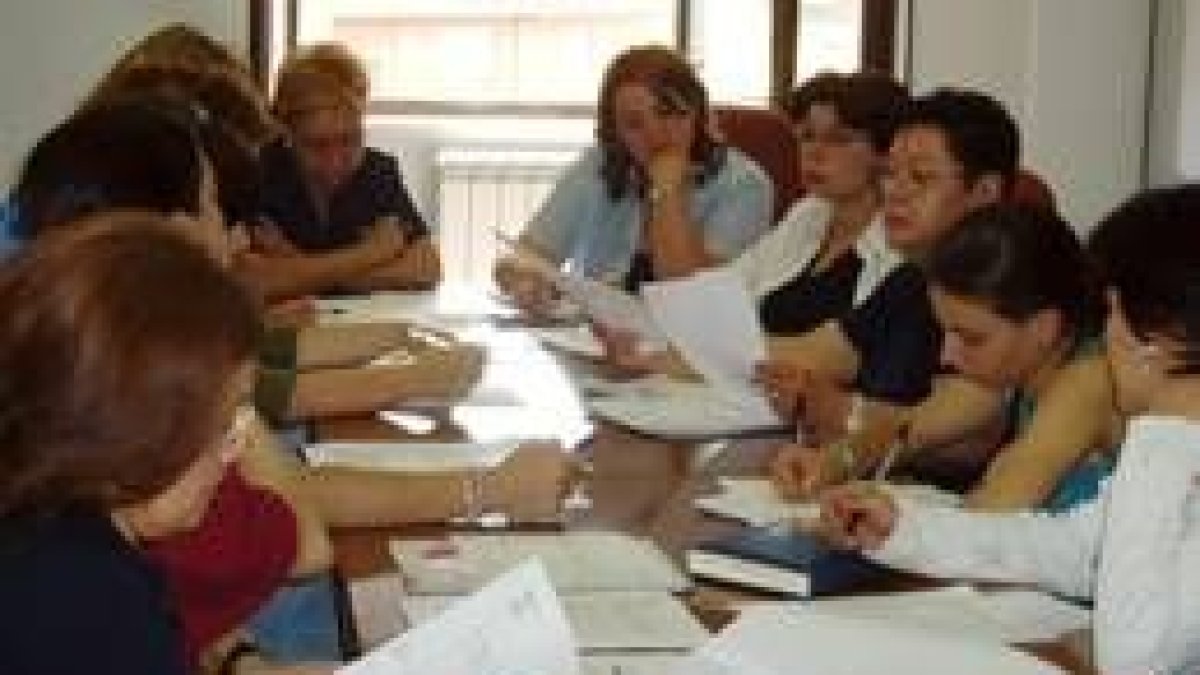 La biblioteca de Villaquilambre ha abierto una sección dedicada a las mujeres