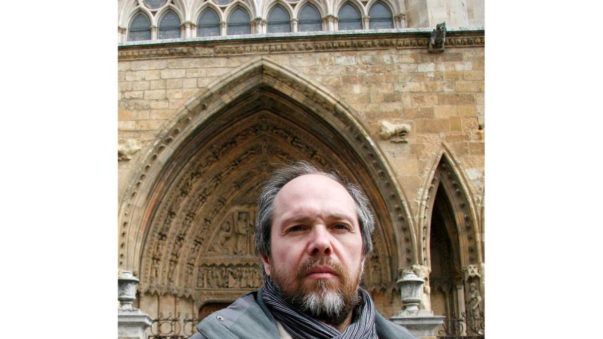 Joaquín Alegre posando delante de la Catedral. FERNANDO OTERO