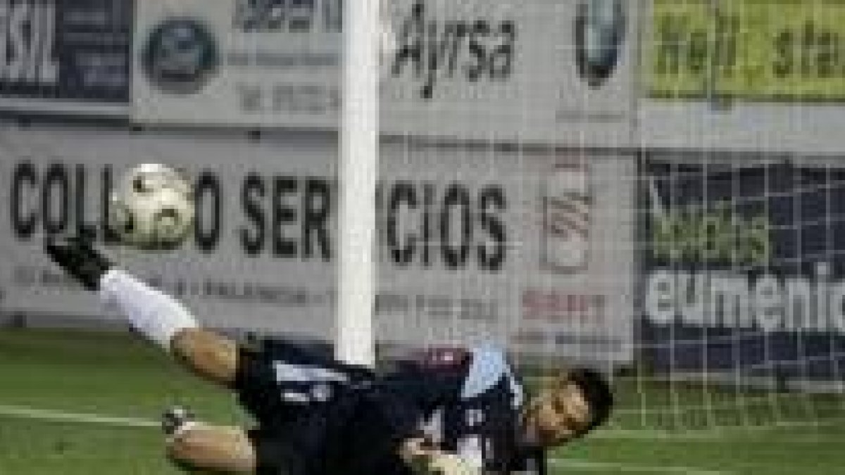 Rubio detiene el último penalti antes de marcar el que dio la clasificación