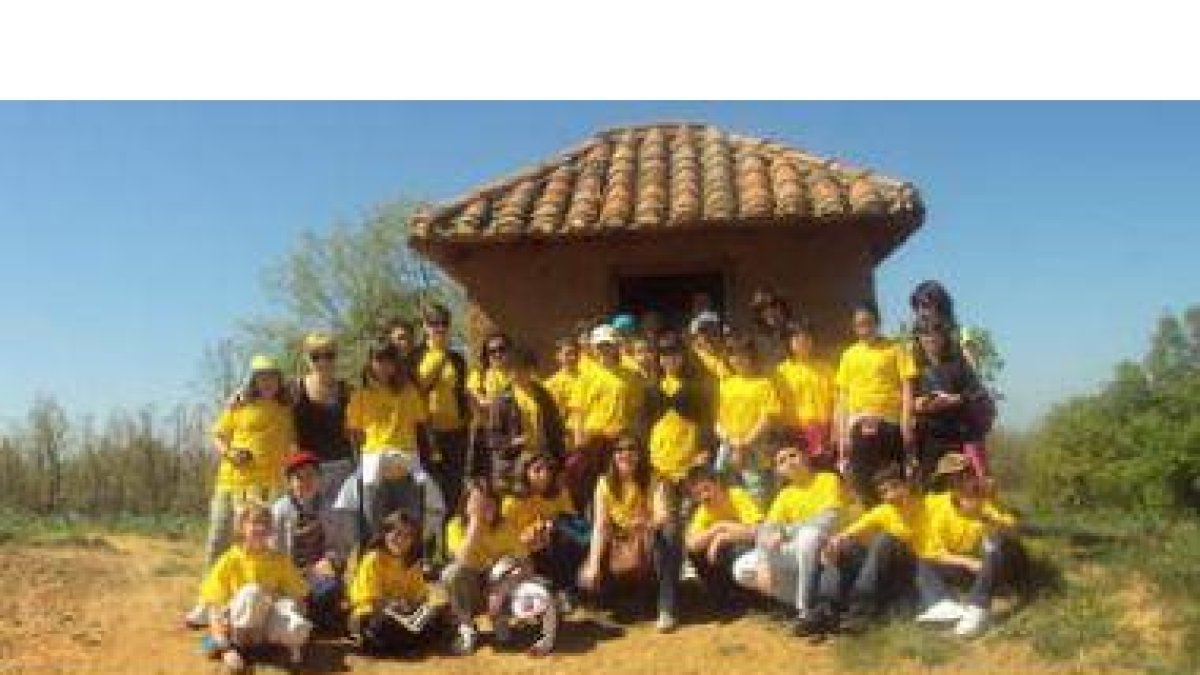 Fotografía de la visita de los alumnos de Cataluña y Galicia a sus compañeros del colegio de El Burg