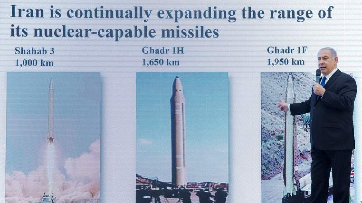 Netanyahu mostró el lunes documentos sobre la posible actividad nuclear de Irán. JIM HOLLANDER