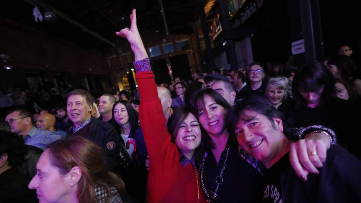 Espacio Vías se llenó ayer para escuchar a The Max Meser Group y La Granja. JESÚS F. SALVADORES