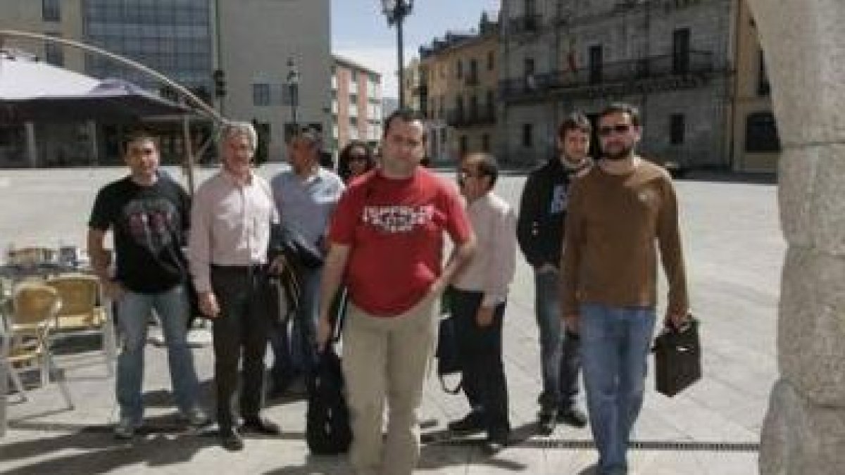 La delegación sindical, la pasada semana antes de reunirse en Ponferrada con la dirección de LM