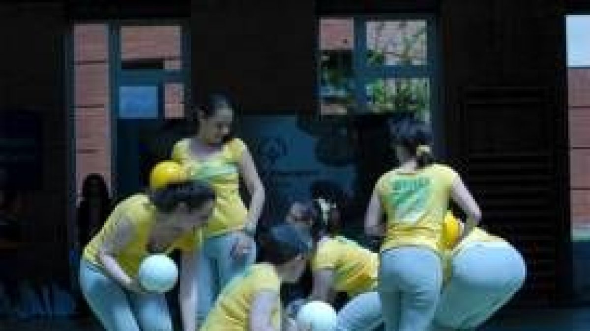 Varias gimnastas hicieron una exhibición en el acto de clausura