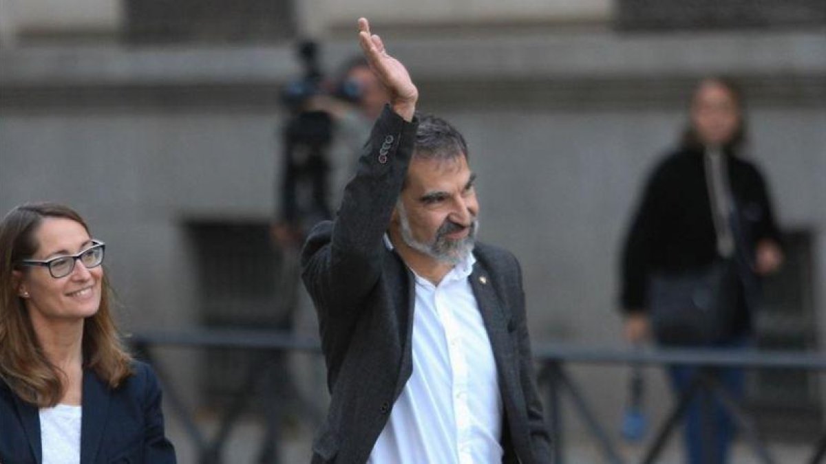 Jordi Cuixart, cuando entró a declarar con su abogada en la Audiencia Nacional, el pasado 6 de octubre.