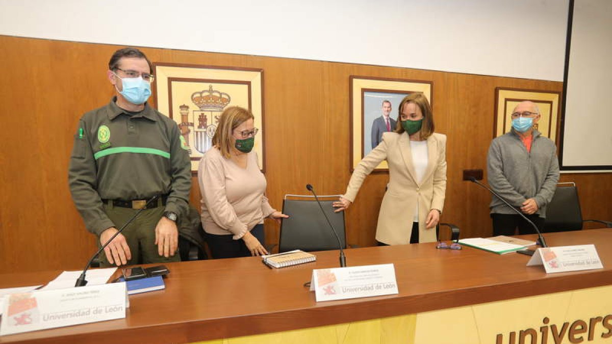 Jesús Valero, Elena Marcos, Flor Álvarez y Enrique Rey, ayer en el Campus. L. DE LA MATA