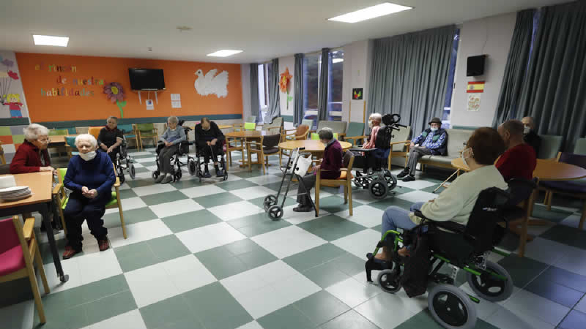 Personas residentes en un centro de mayores de la provincia. RAMIRO